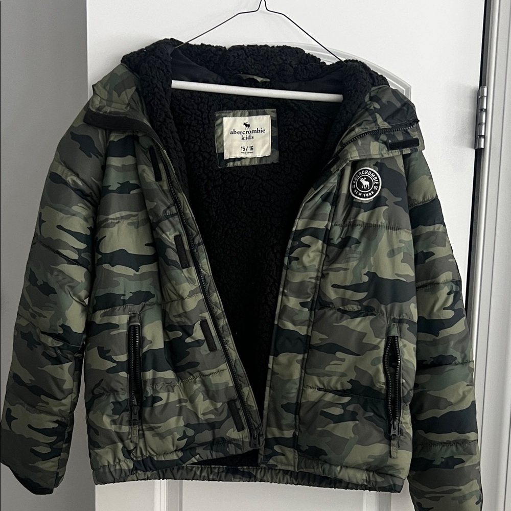 Abercrombie & Fitch Kids Green Camo Puffer Hooded Jacket 15/16